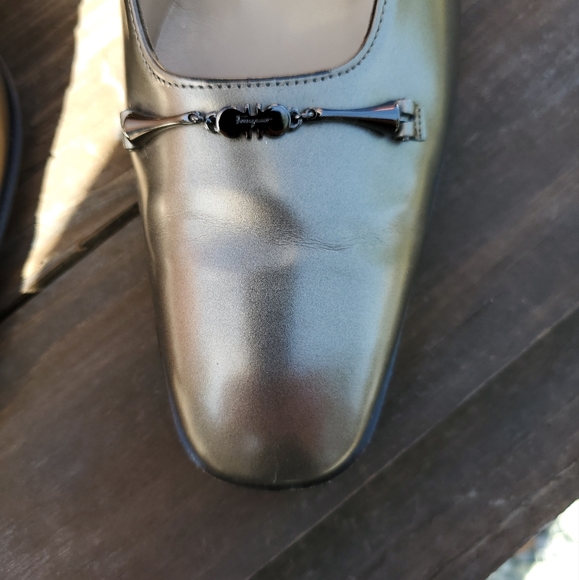 Salvatore Ferragamo Pumps.  Size 9. EUC. Gold Silver. Made in Italy - Picture 5 of 15